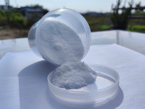 潮濕下雨天氣使聚丙烯酰胺結(jié)塊！會不會影響它的使用?